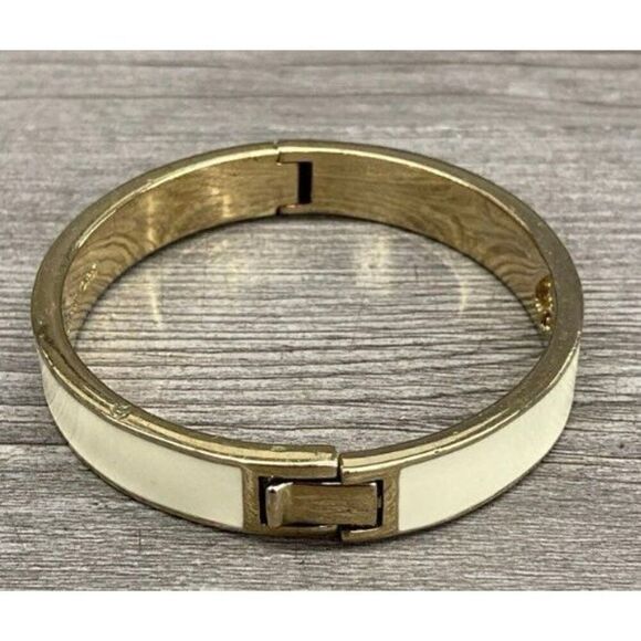 EUC Kate Spade Cream Enamel‎ Spade Punch Hinged Bangle Bracelet Gold-Tone size 7 - Picture 3 of 6